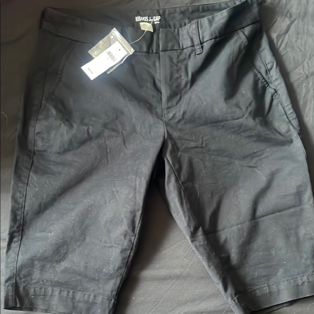 Gap Women's Black bermudas